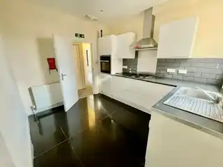 95 Sirdar Road, photo 2