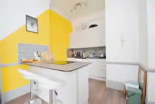 95B St Margarets Road, photo 3