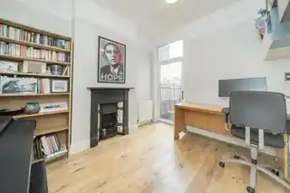 96 Adelaide Road, photo 4