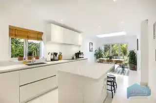 96 Finchley Park, photo 2