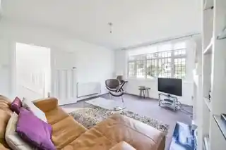 97 Chanctonbury Way, photo 2