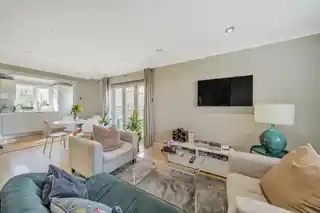 97 Redriff Road, photo 2