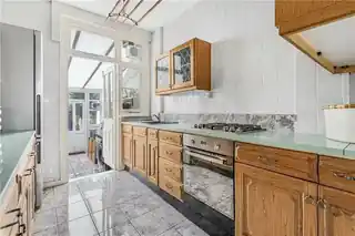 974 London Road, photo 3