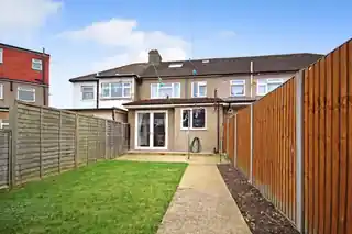 98 Clifford Road, photo 2