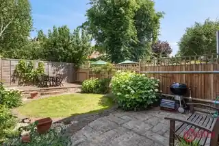 98 Inderwick Road, photo 2