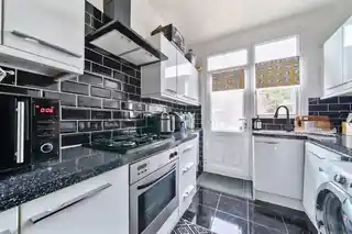 98 Perry Hill, photo 3
