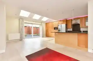 99 Brabazon Avenue, photo 3