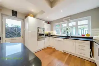 99 Valley Road, photo 3