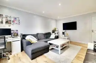 9A Manor Road, photo 3